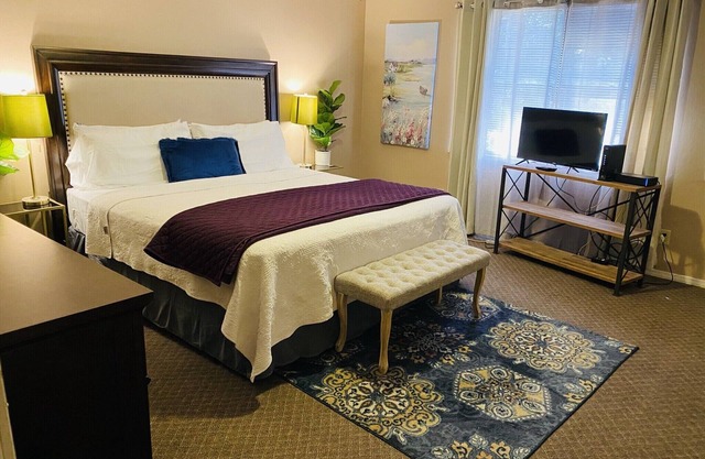 The Oaks at Longwood is located in a beautiful West Mobile neighborhood