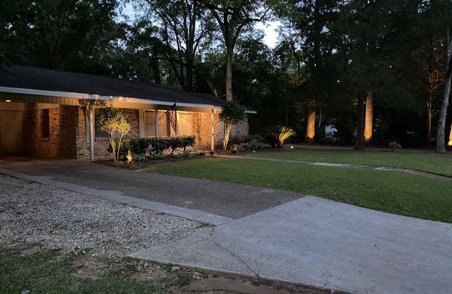 The Oaks on Colonial