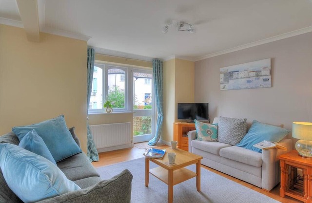 THE OLD BAKEHOUSE, pet friendly, with a garden in Lyme Regis