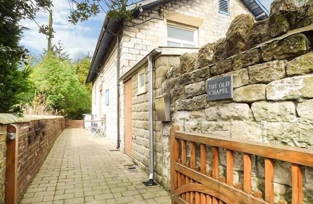THE OLD CHAPEL, family friendly, character holiday cottage in Malton