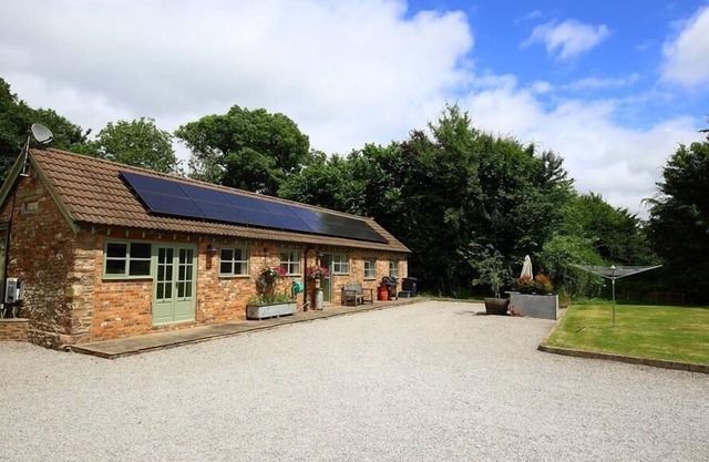 THE OLD DAIRY, pet friendly in Cinderford
