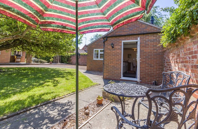 The Old Farm House - One Bedroom House, Sleeps 2