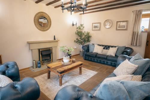 The Old Mill at Barnacre - Cosy cottage with private hot tub & pool access