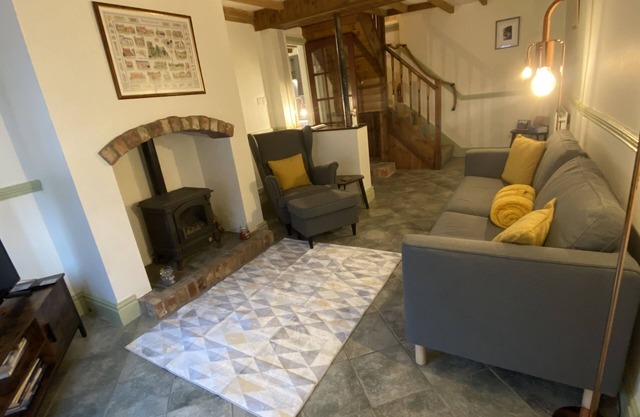 The Old Paper Shop, Pet friendly, Village location, Newly Refurbished!