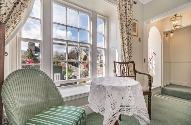 THE OLD PIPE HOUSE, pet friendly, character holiday cottage in Malton