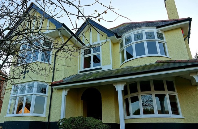 The Old Sea Captain's House: A short walk to stunning beaches, shops and pubs