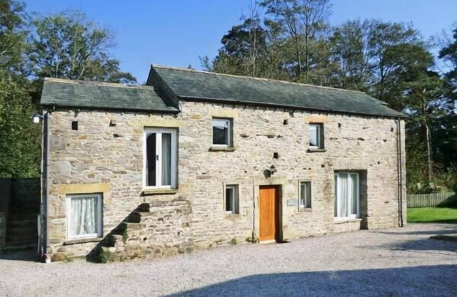 THE OLD STABLES, pet friendly, with open fire in Kirkby Lonsdale