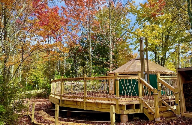 The Other Yurt at Echo Hill Farm w/Hot Tub Spa