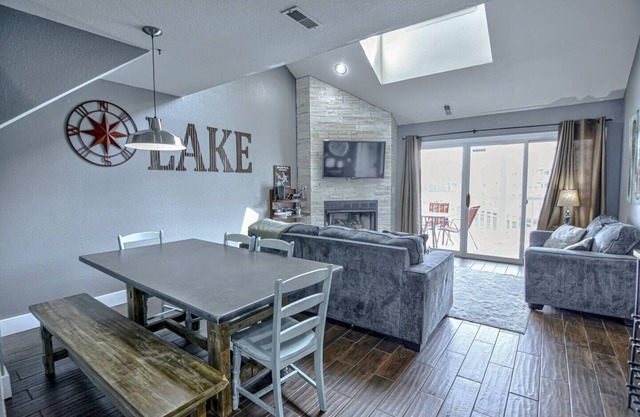 THE OZARK OASIS! Spacious 3 Bedroom & 3 Pools!