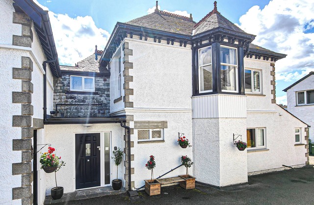 THE PADDOCK, pet friendly, character holiday cottage in Keswick