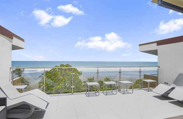 The Palms: Beachfront Condo with AC and pools!