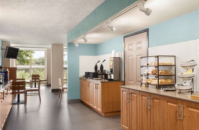 The Palms Inn & Suites