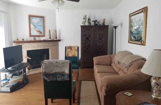 The Pelican House, home away from home, will consider pets, 1.5 mi. to beach!