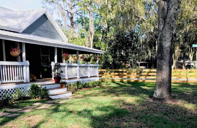 The perfect Little Cottage for your gateway!