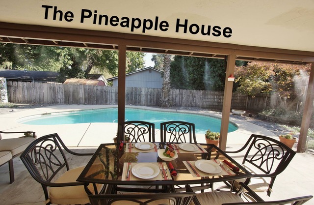 The Pineapple House -Best Reviews- Cozy Firepit!