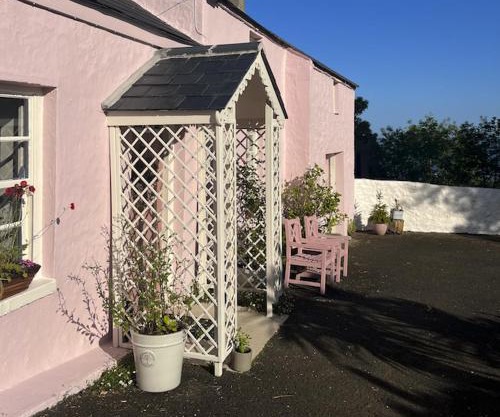 The Pink Cottage upstairs suite & Garden Summer Room