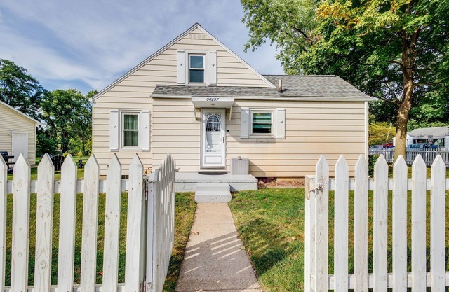 The Playbook Place<>2BR 1BA Home 1.5mi To ND