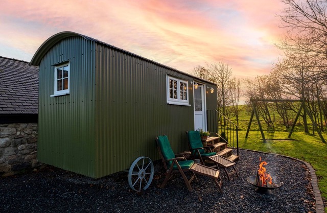 THE PLEASANT HUT AT MOUNTPLEASANT FARM, with a garden in Roose