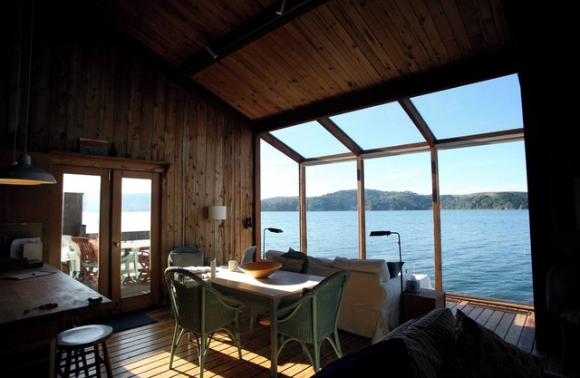 The Poets Loft: 2-bedroom house over Tomales Bay with stunning views in Marshall