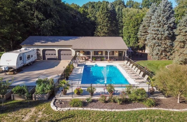 The "Pool Barn Camper" w/Hot Tub near Indiana Dunes