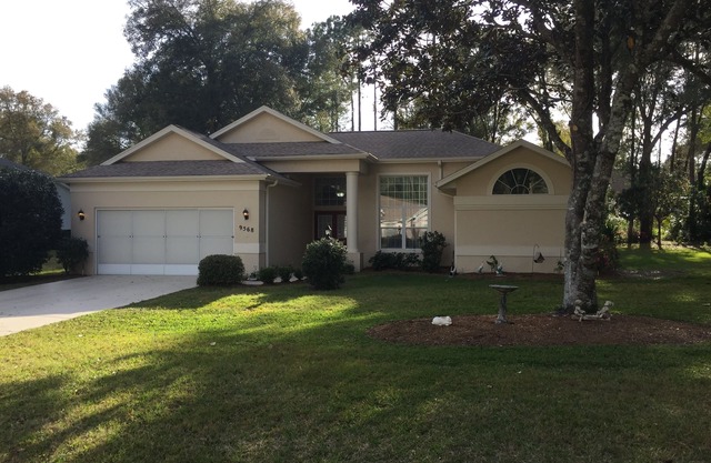 The Pool home is near the Rainbow River and 1.6 miles to the KP Hole!