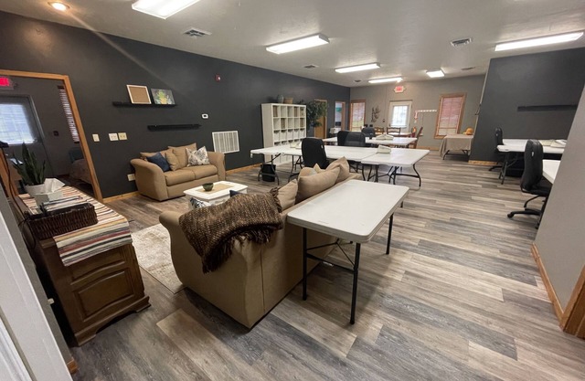 The Posie Patch Mini Retreat, Sleeps 7, 12 Miles North of Lambeau Field