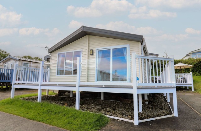 THE POTTING SHED, family friendly, with a garden in New Quay