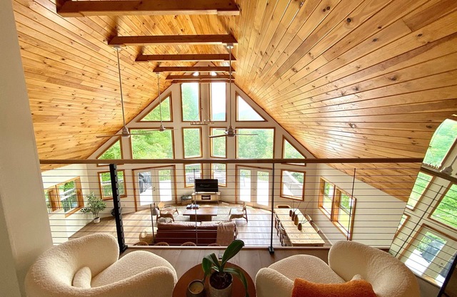 The Proper Deer-Nordic Inspo, Lots of Amenities!