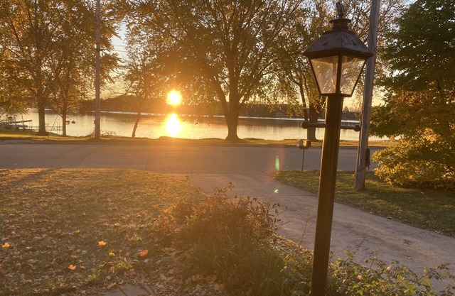 The RandomCabin “On Random Lake”