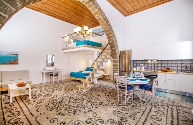 The red door in Koskinou - Traditional Arch house with modern lines 00000013959