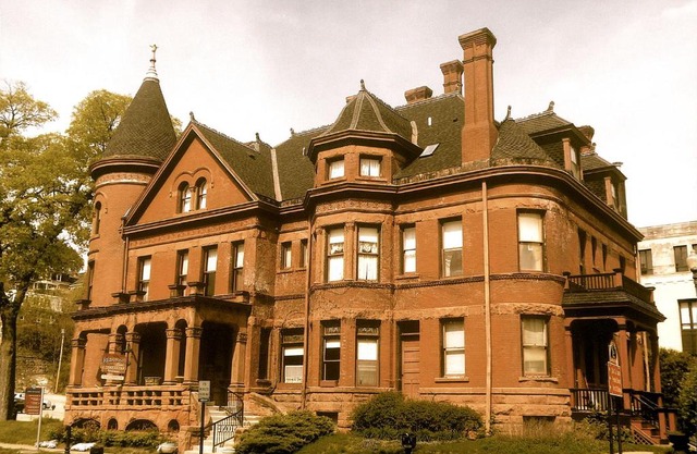 The Redstone Inn and Suites