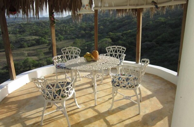 The Rest. Pool, A/C, ocean, beaches, peaceful, views!