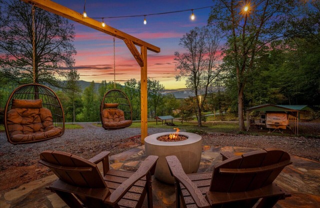 The Ritz Carlton of Tiny Cabins w/Hot Tub/Fire Pit table