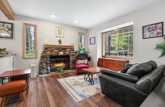 The River Rock House | Deck-BBQ-Trails | Sleeps 6