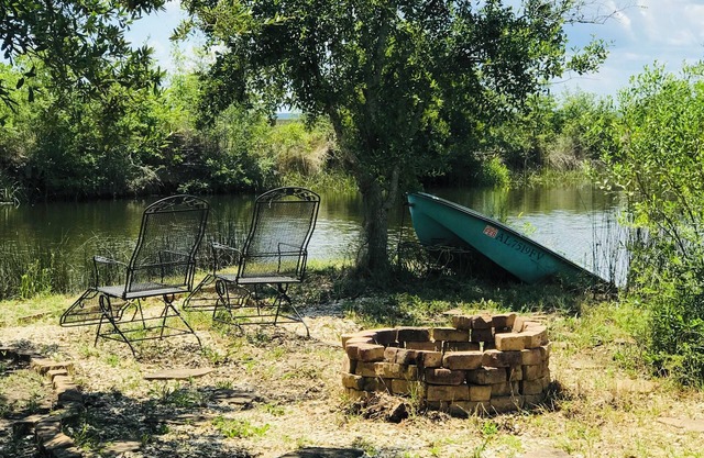 THE RIVER SHACK - Rustic Riverfront Retreat
