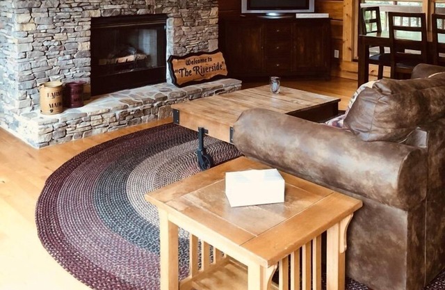 The Riverside Cabin @ Ocoee Riverside Farm