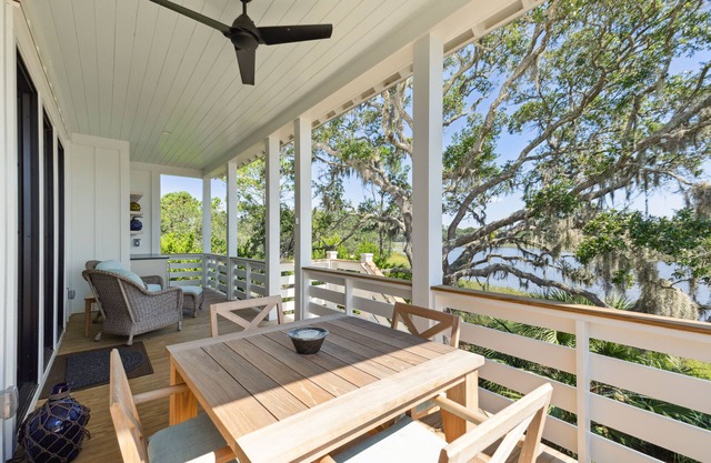 “The Robin” (3047 Southerly Way) 2 person creekside bungalow at Kiawah River ~EV Charger