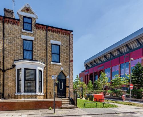 The Rockfield by Serene Stays Stylish 6BR near Anfield with Bar Virgin Media and Fast WiFi