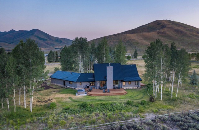 The Rodeo Cabin on 5 Acres | Hot Tub, Peloton Bike, and Pet-Friendly!