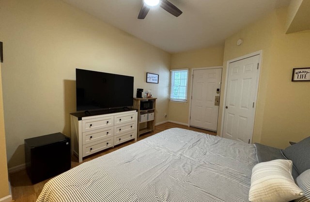 The Royal Suite at 215