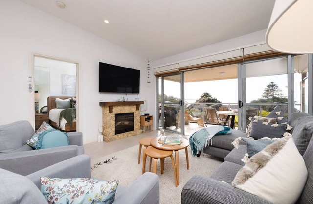 The Salty Seagull - ocean view luxe by the beach! 3BR 2B + so many extras.