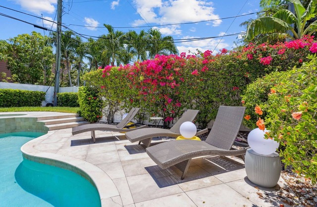 The Sand Castle-4 Story/5 Patio/Heated Pool/20 steps to Beach Entrance LuxVilla