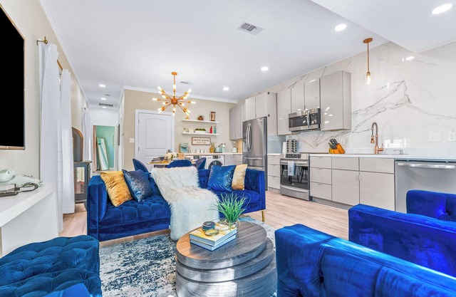 The Sapphire Downtown, Pensacola's Hidden Gem. Two bedroom historic cottage