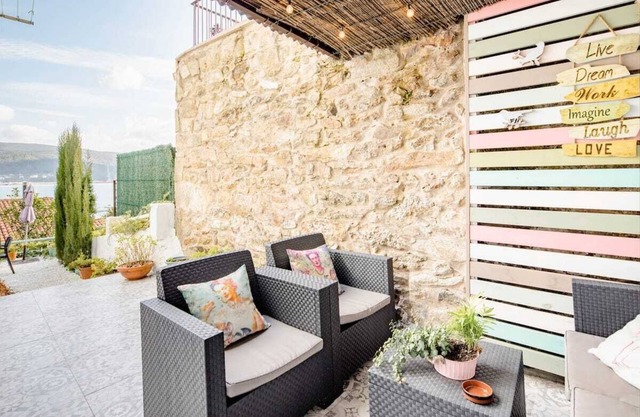 The Sea in Lola. Sea views, terraces, garden, chill out and barbecue.