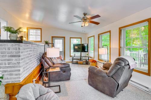 The Shady Cottage Millersburg Getaway with Deck