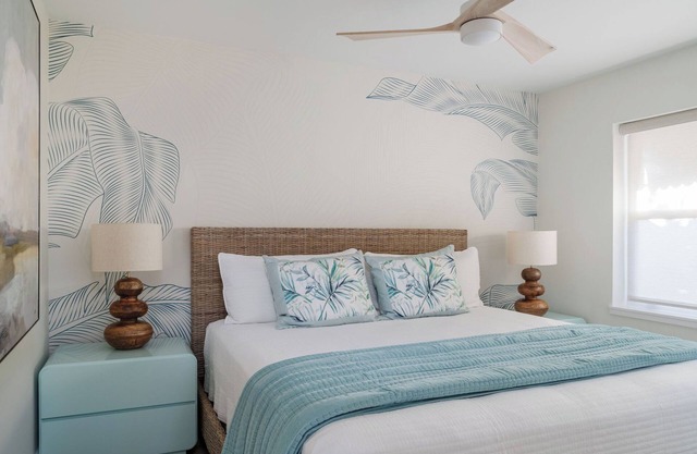 The Shoreline Apartment-Full Kitchen-5 min walk to beach!