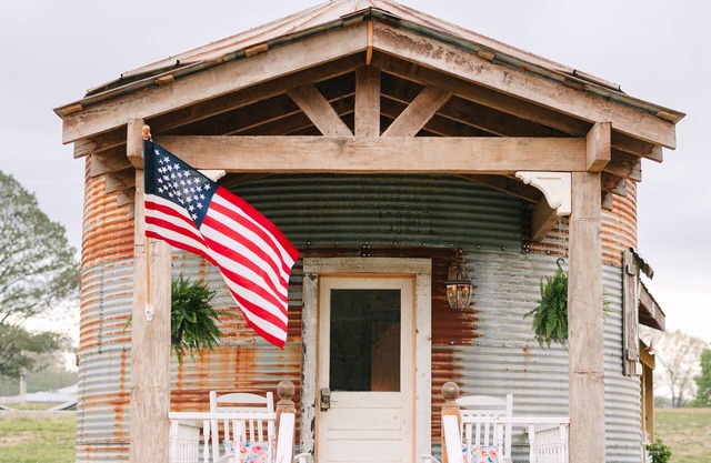 The Silos at Promise Manor "Dolly"! Farm stay mins from historic Lynchburg, TN.