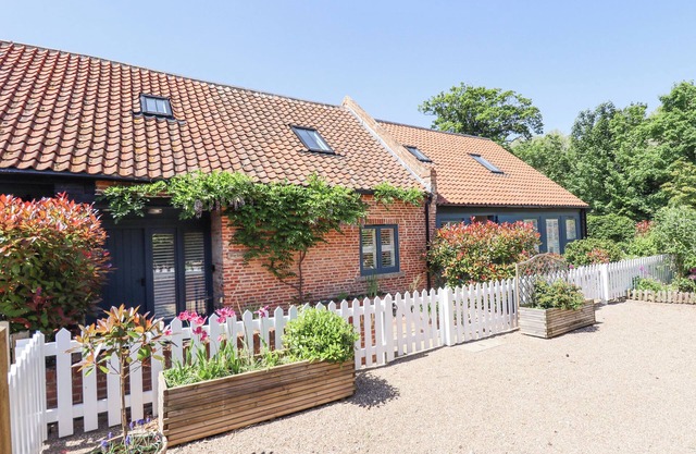 THE SMITHY, character holiday cottage, with a garden in Laceby