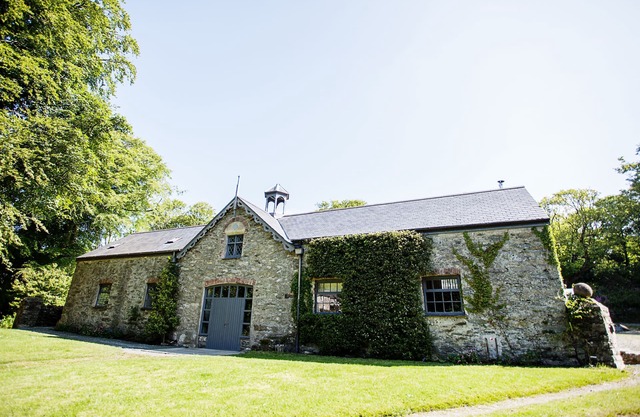 The Stable Loft - a sea view that sleeps 2 guests in 1 bedroom
