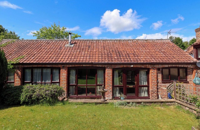 THE STABLES, character holiday cottage, with open fire in Nafferton